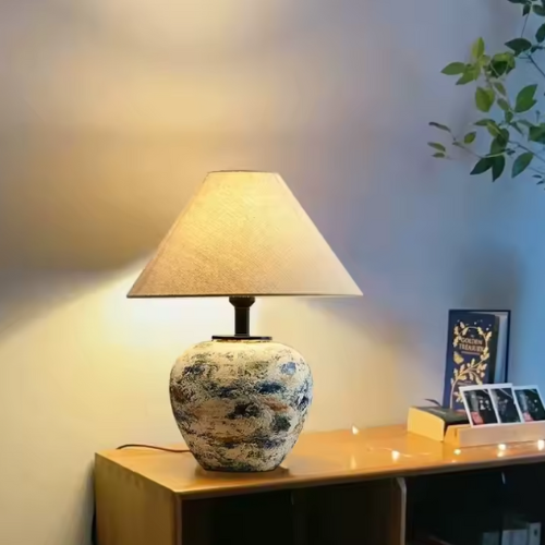 Lampe à poser céramique et des livres
