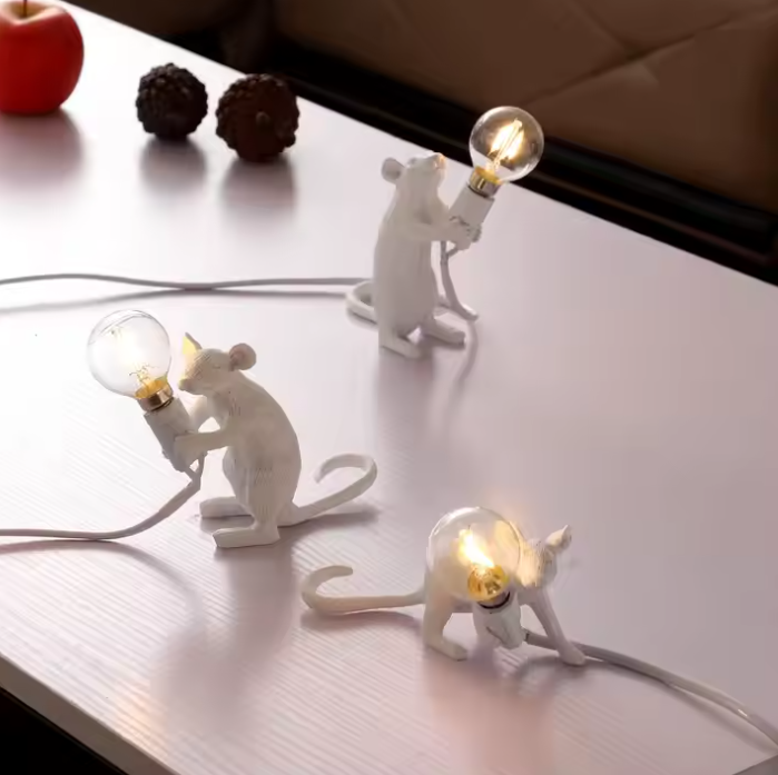Lampe de Table souris sur table basse