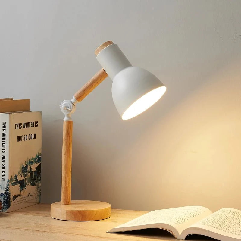 Lampe de chevet articulée blanche et livre ouvert