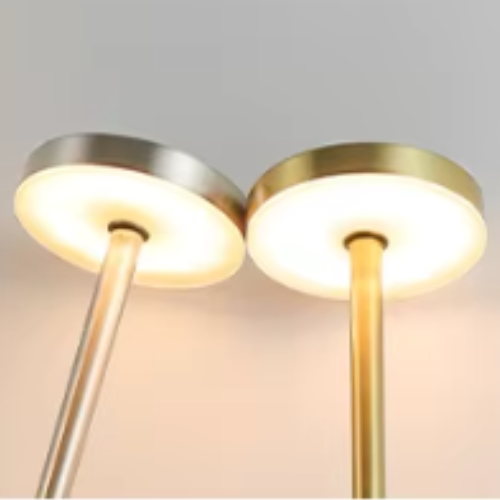 Lampe de table rechargeable LED allumé