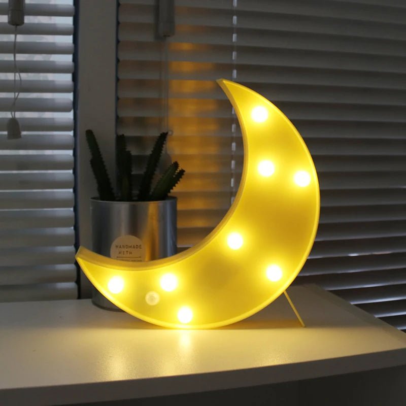 Lampe led lune sur bureau allumé