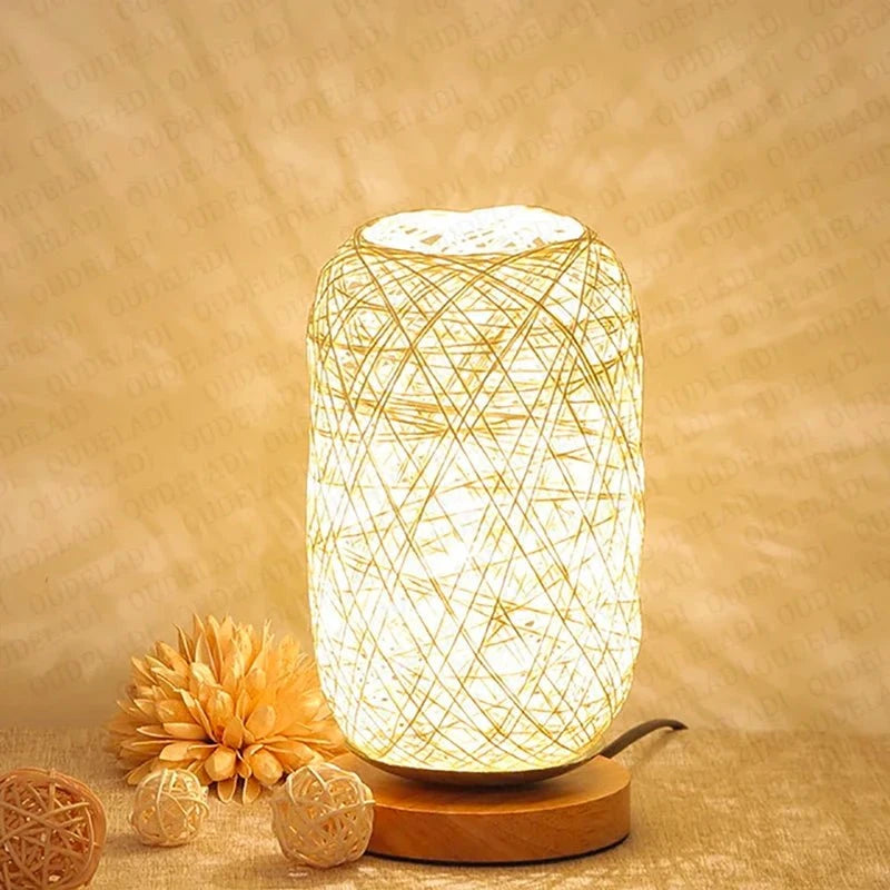 lampe de chevet artisanale en rotin beige