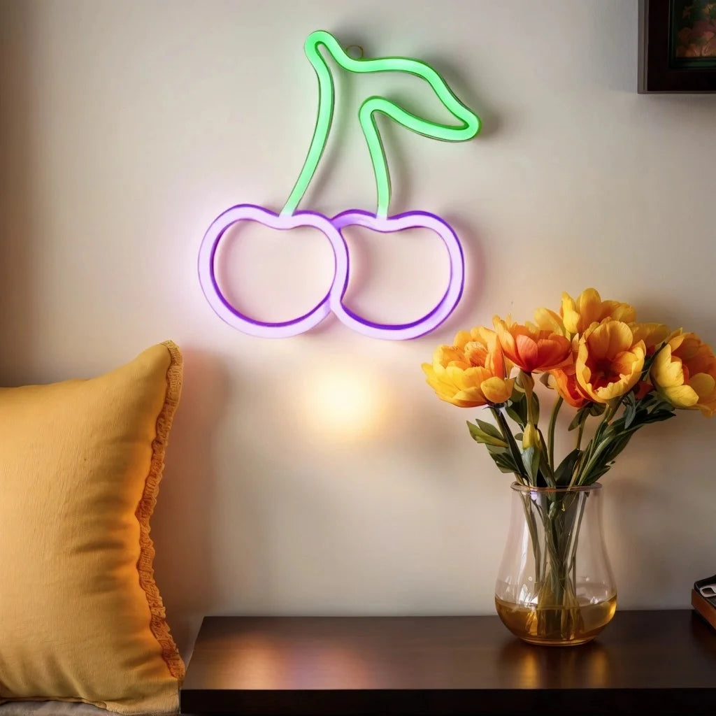 Lampe led cerise rose allumé et vase de fleurs