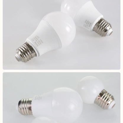 Ampoule LED E27 sur table 
