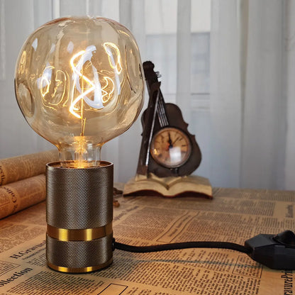 Ampoule LED Edison vintage allumé dans un salon 