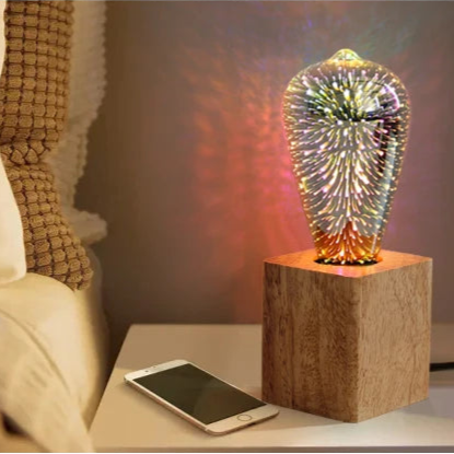 Ampoule LED effet feu d'artifice sur lampe de chevet 