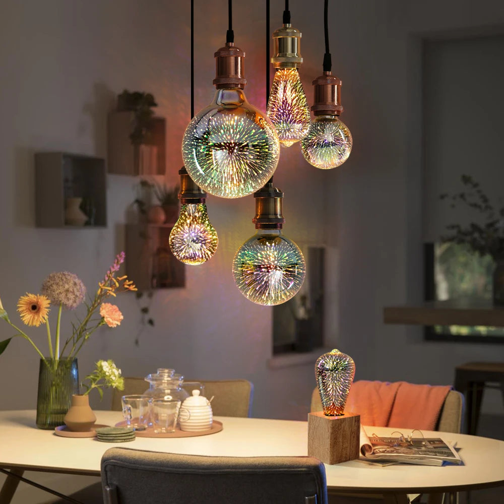 Ampoule LED effet feu d'artifice suspendu dans un salon 