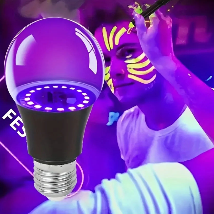 Ampoule LED violette et un homme déguisé