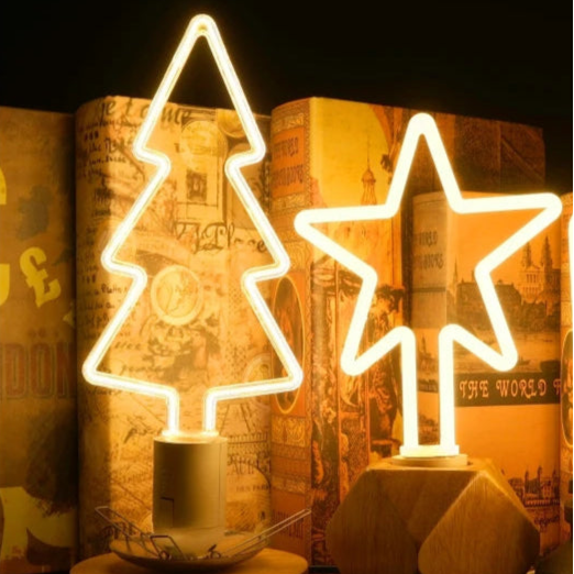  Ampoules led déco ambiance sapin et étoile allumé et des livres 