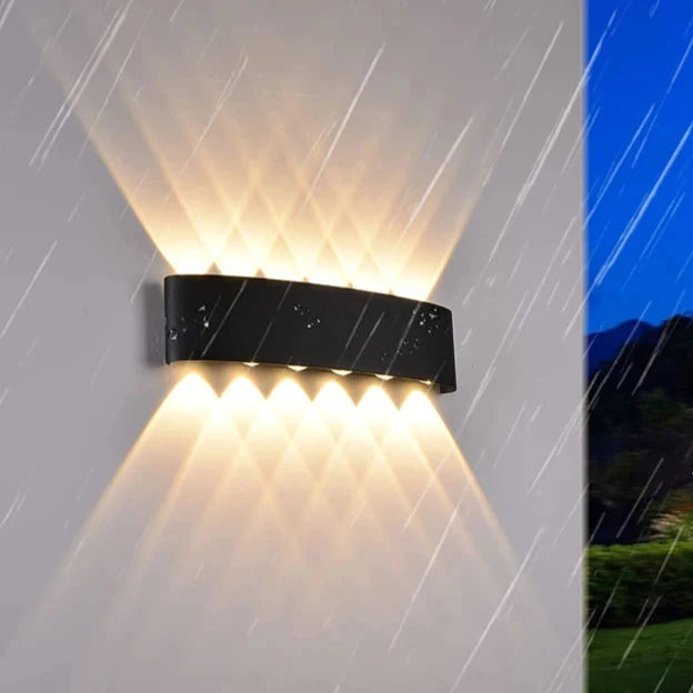 Applique murale extérieur pour terrasse allumé sous la pluie 