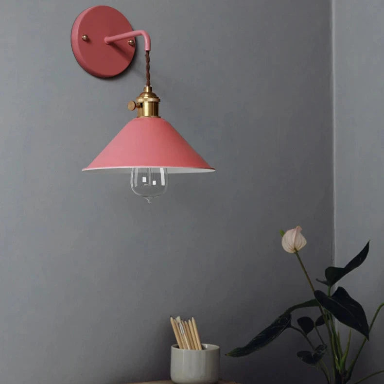 Applique murale rétro rose dans une chambre 
