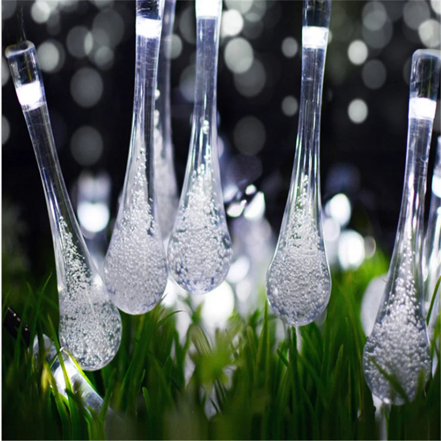 Guirlande lumineuse extérieur en forme de goutte blanche 