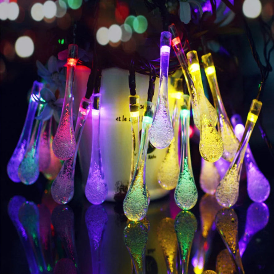 Guirlande lumineuse extérieur en forme de goutte multicolore allumé 
