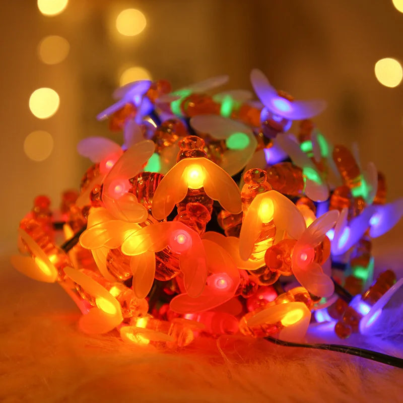 Guirlande lumineuse extérieur solaire multicolore autour des fleurs 