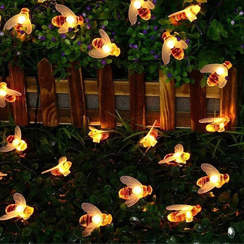 Guirlande lumineuse extérieur solaire sur des pots