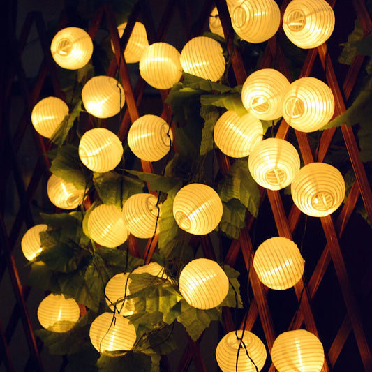 Guirlande lumineuse extérieur sur clôture  