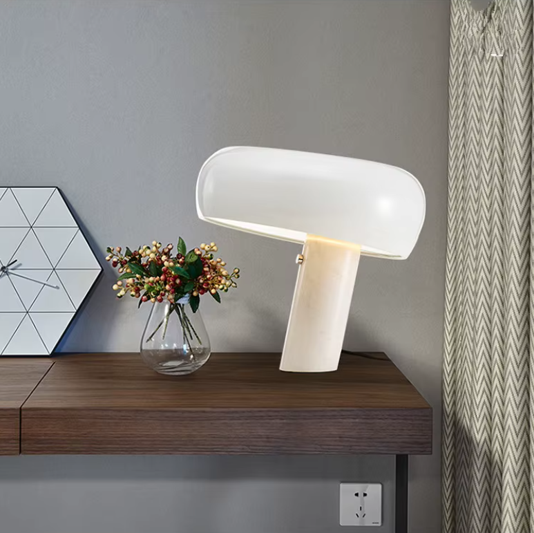 Lampe champignon blanche et des fleurs 