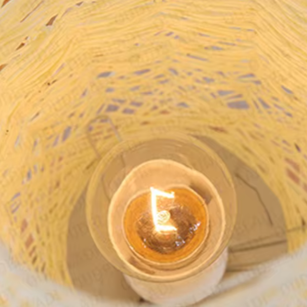 Lampe de chevet artisanale en rotin et ampoule 