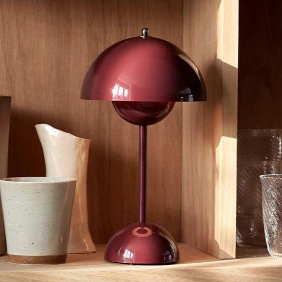 Lampe de chevet champignon design sur étagère 