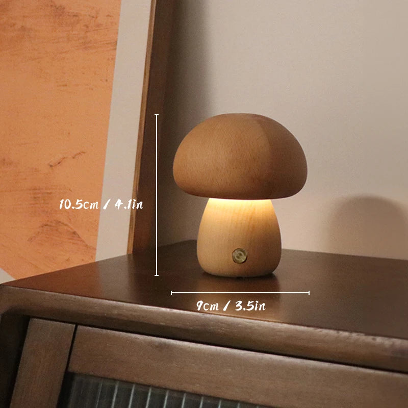 Lampe de chevet LED petit champignon allumé sur table de chevet 
