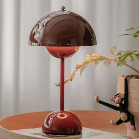 Lampe de chevet champignon sur table d'appoint 