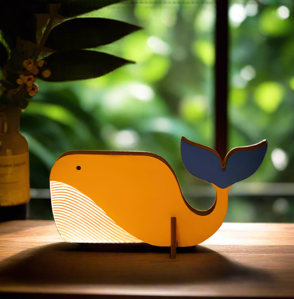 Lampe de chevet en bois baleine et une plante 