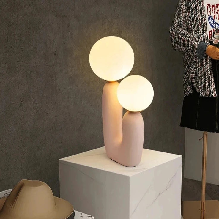 Lampe de chevet moderne nordique sur meuble 