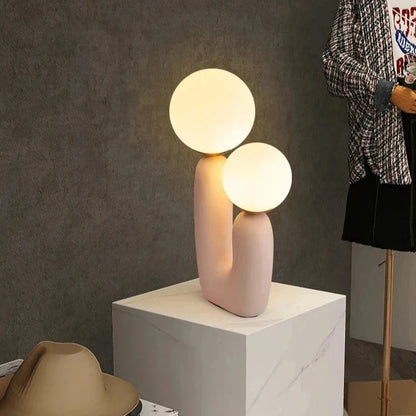 Lampe de chevet moderne nordique sur meuble 