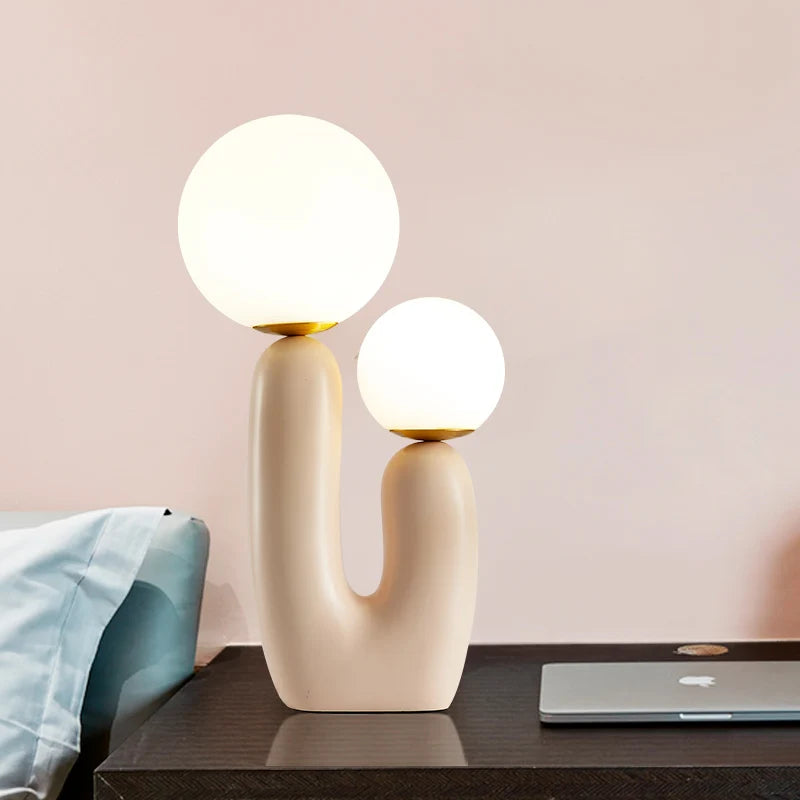 Lampe de chevet moderne nordique sur table d'appoint  