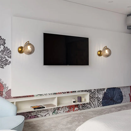 Lampe de chevet murale de part et d'autre la télévision 