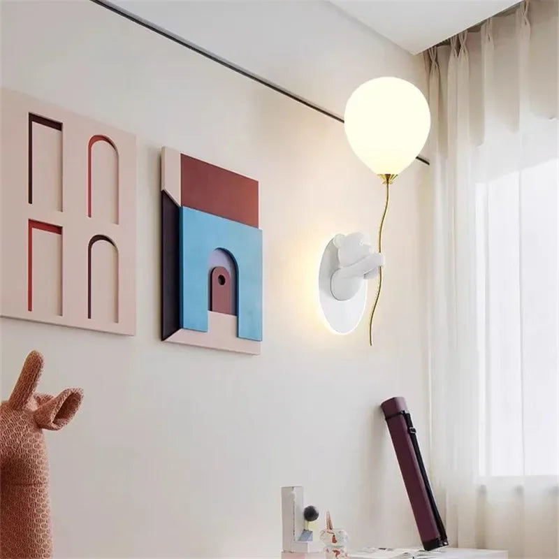Lampe de chevet murale Ourson blanc allumé 