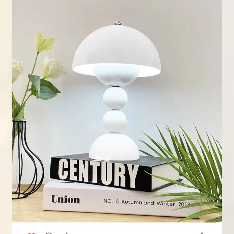 Lampe de table chic nordique blanche et des livres 