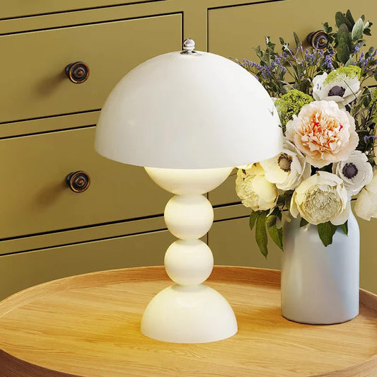Lampe de table chic nordique et bouquet de fleur 