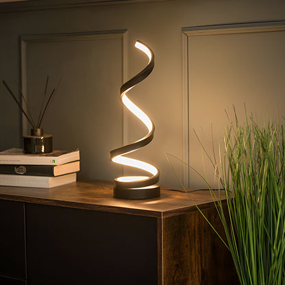 Lampe de table design spirale et une  plante 
