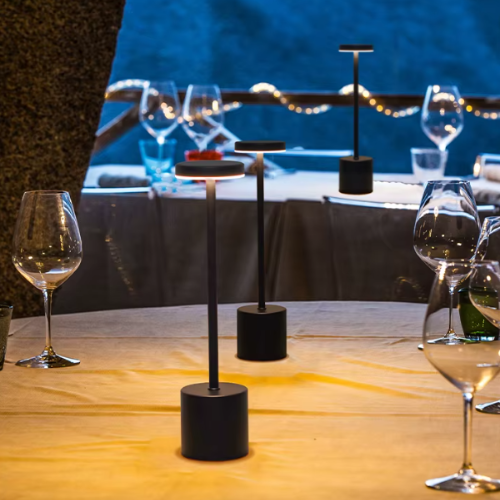 Lampe de table rechargeable des verres de réceptions 