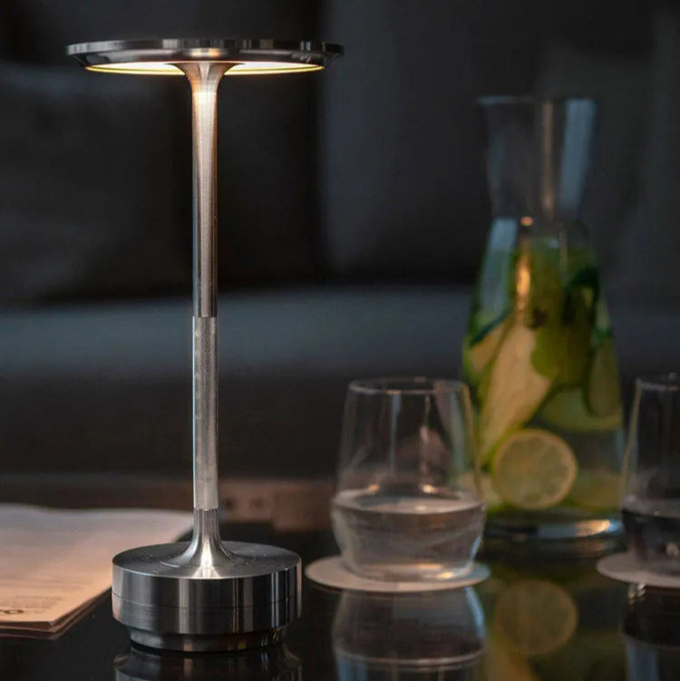 Lampe de table rechargeable tactile argenté allumé 