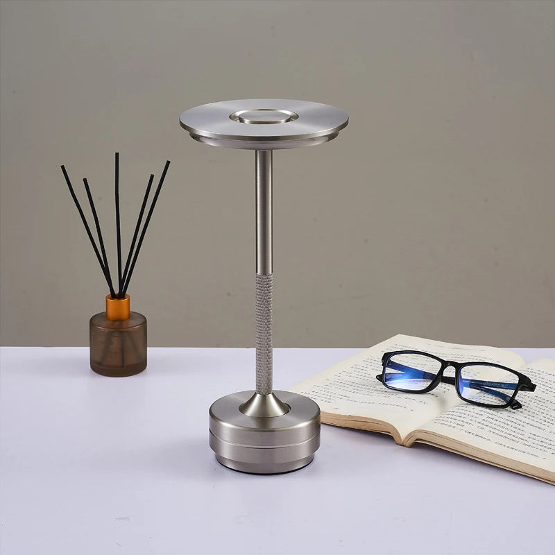 Lampe de table rechargeable tactile et un livre 