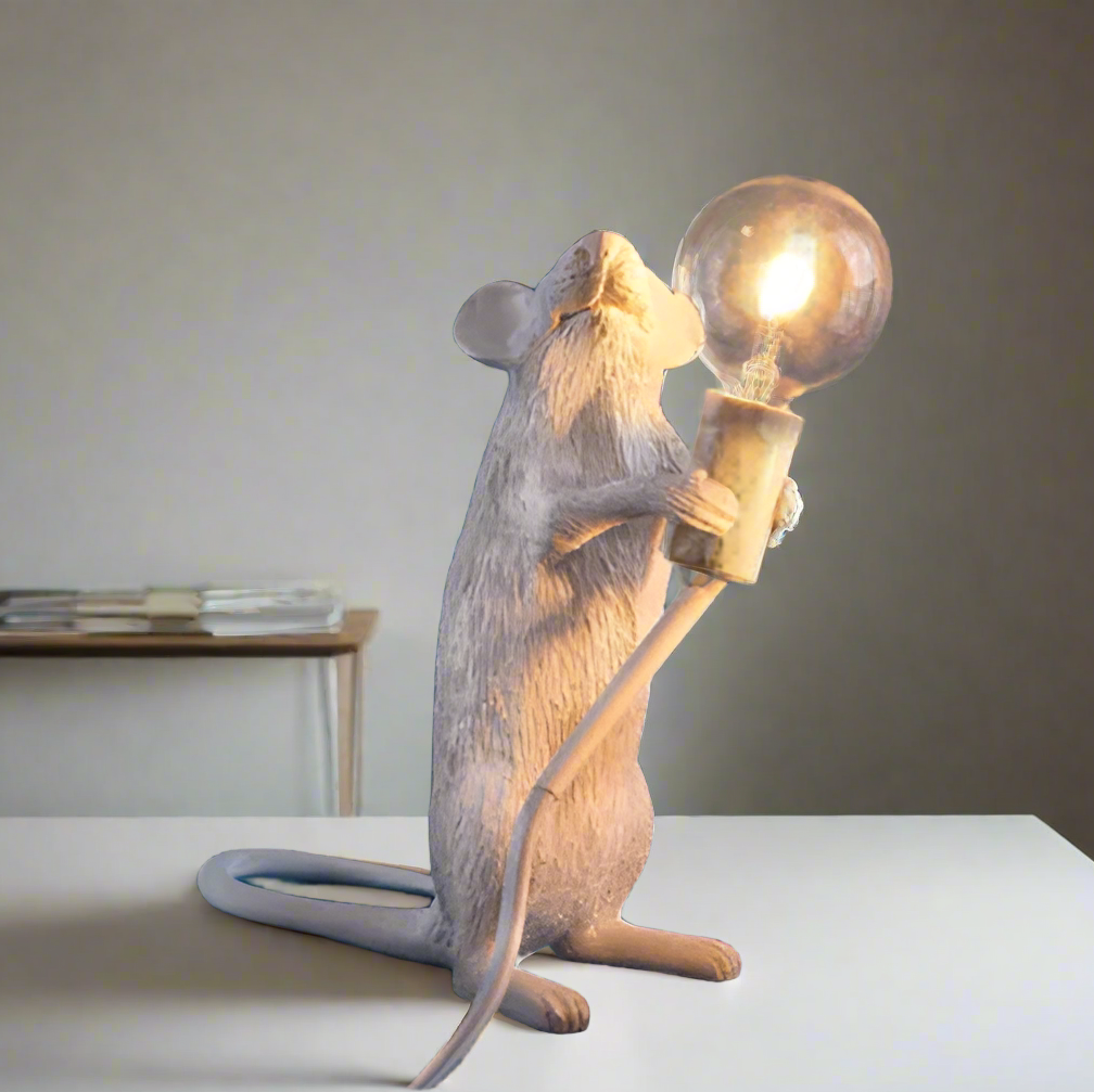 Lampe de table souris position debout allumé  