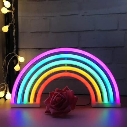 Lampe led Arc-en-Ciel à côté de guirlande 