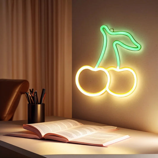 Lampe led allumée et livre sur un bureau 
