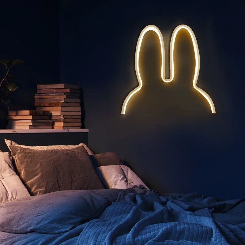  Lampe led lapin allumé et des livres 