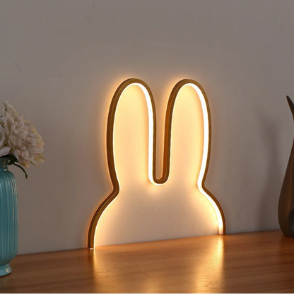  Lampe led lapin allumé sur un meuble 
