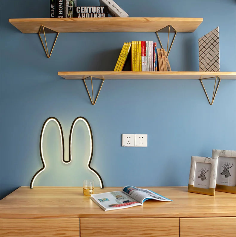 Lampe led lapin des étagères cadre et des livres  