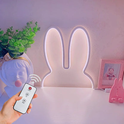 Lampe led lapin un pot de plante un cadre sur table de chevet  