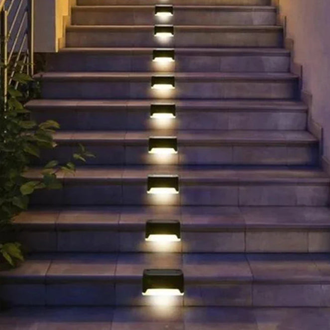 Lampe solaire extérieure à LED pour terrasse au milieu des escaliers 