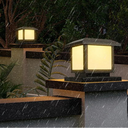 Lampe solaire extérieur sous la pluie 
