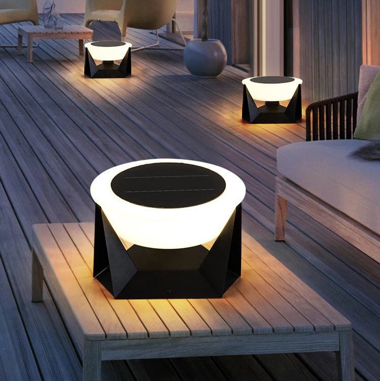 Lampe solaire extérieur sur une terrasse 