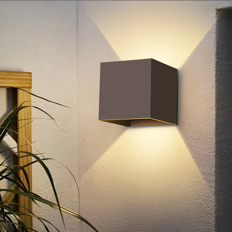 Luminaire extérieur LED moderne allumé salon 