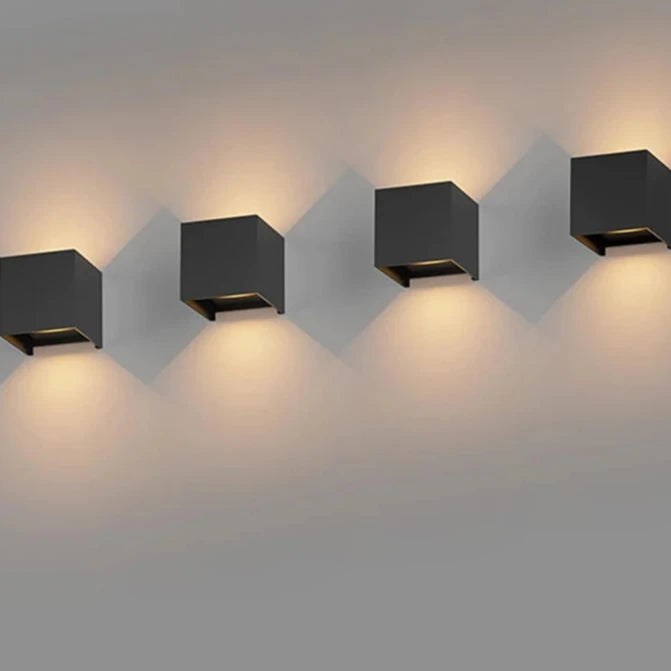 Luminaire extérieur LED moderne de quatre pièces allumé 