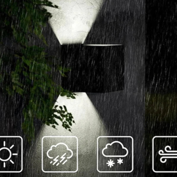Luminaire extérieur LED moderne sous la pluie 